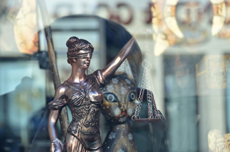 Помощь адвокатов в списании долгов с полной юридической поддержкой РФ